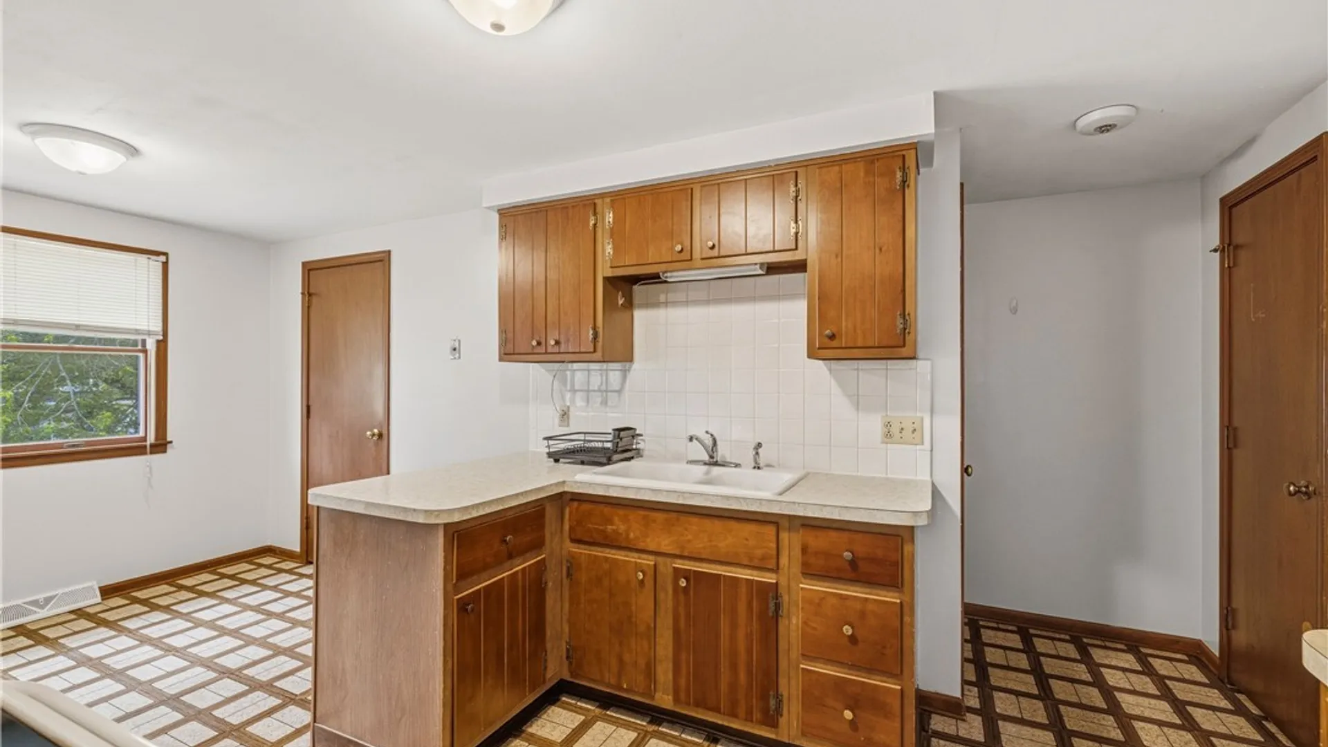 Property at 15 Glendale Terrace, Orchard Park, NY 14127 14