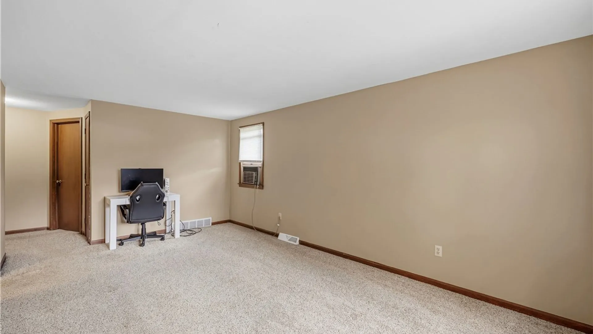 Property at 15 Glendale Terrace, Orchard Park, NY 14127 18