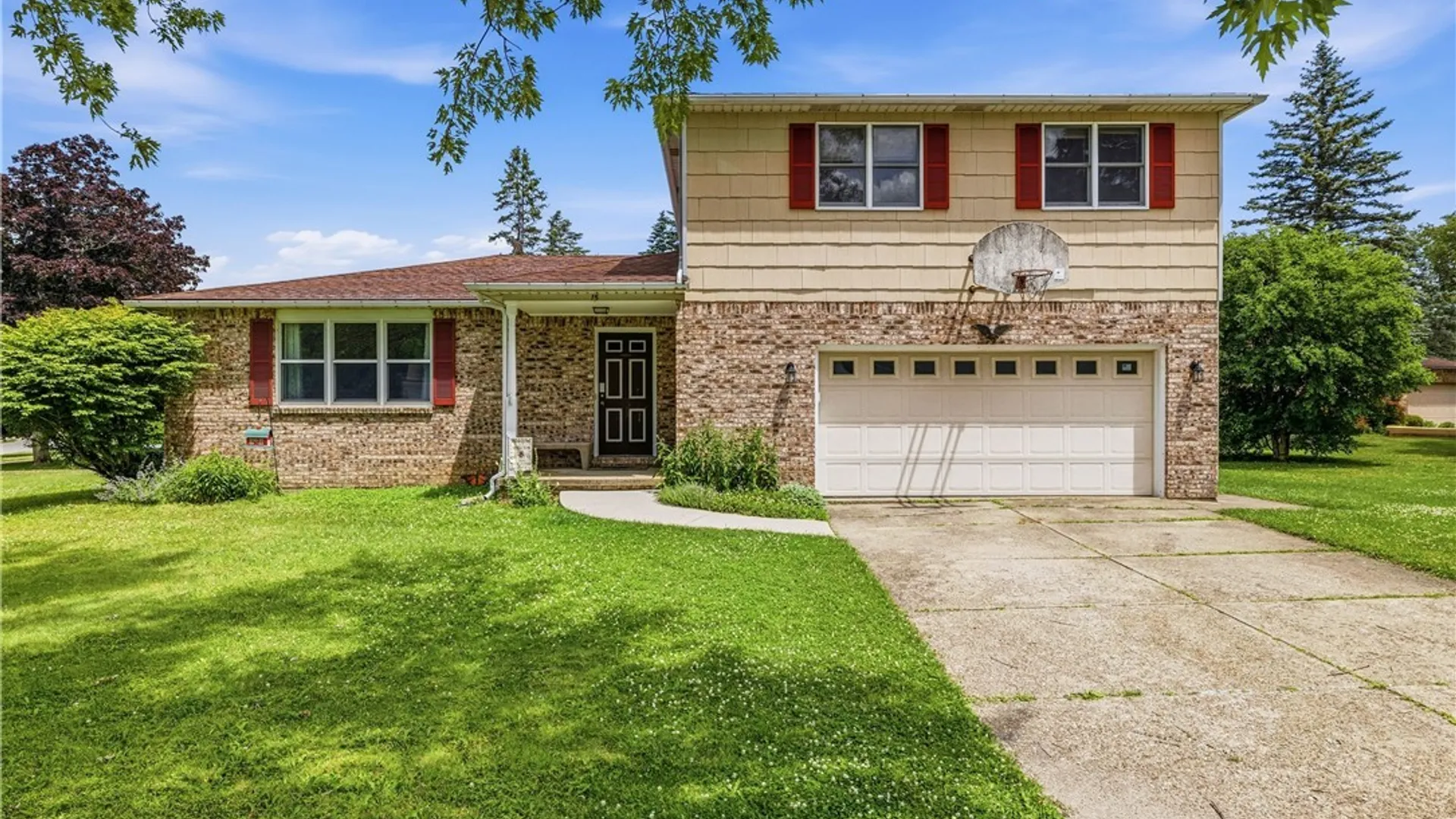 Property at 15 Glendale Terrace, Orchard Park, NY 14127 2