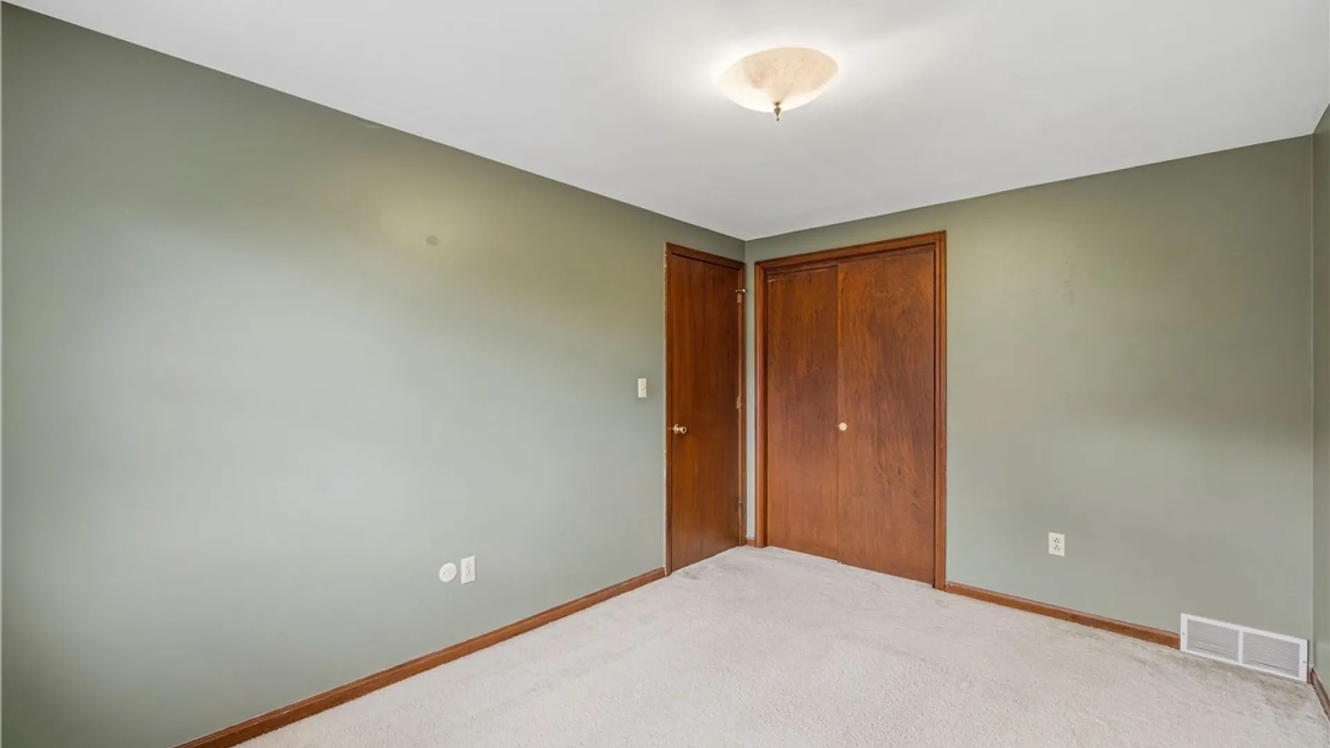 Property at 15 Glendale Terrace, Orchard Park, NY 14127 20