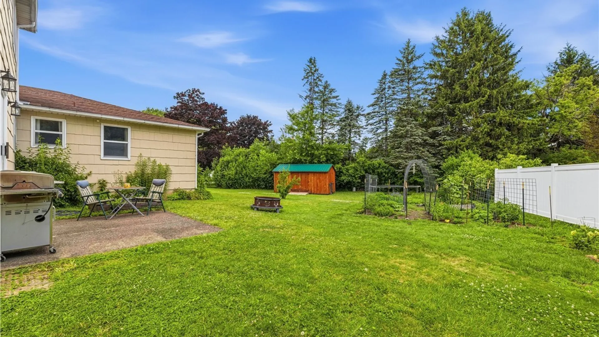 Property at 15 Glendale Terrace, Orchard Park, NY 14127 30