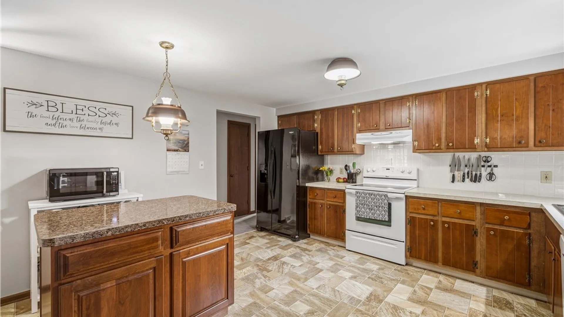 Property at 15 Glendale Terrace, Orchard Park, NY 14127 4