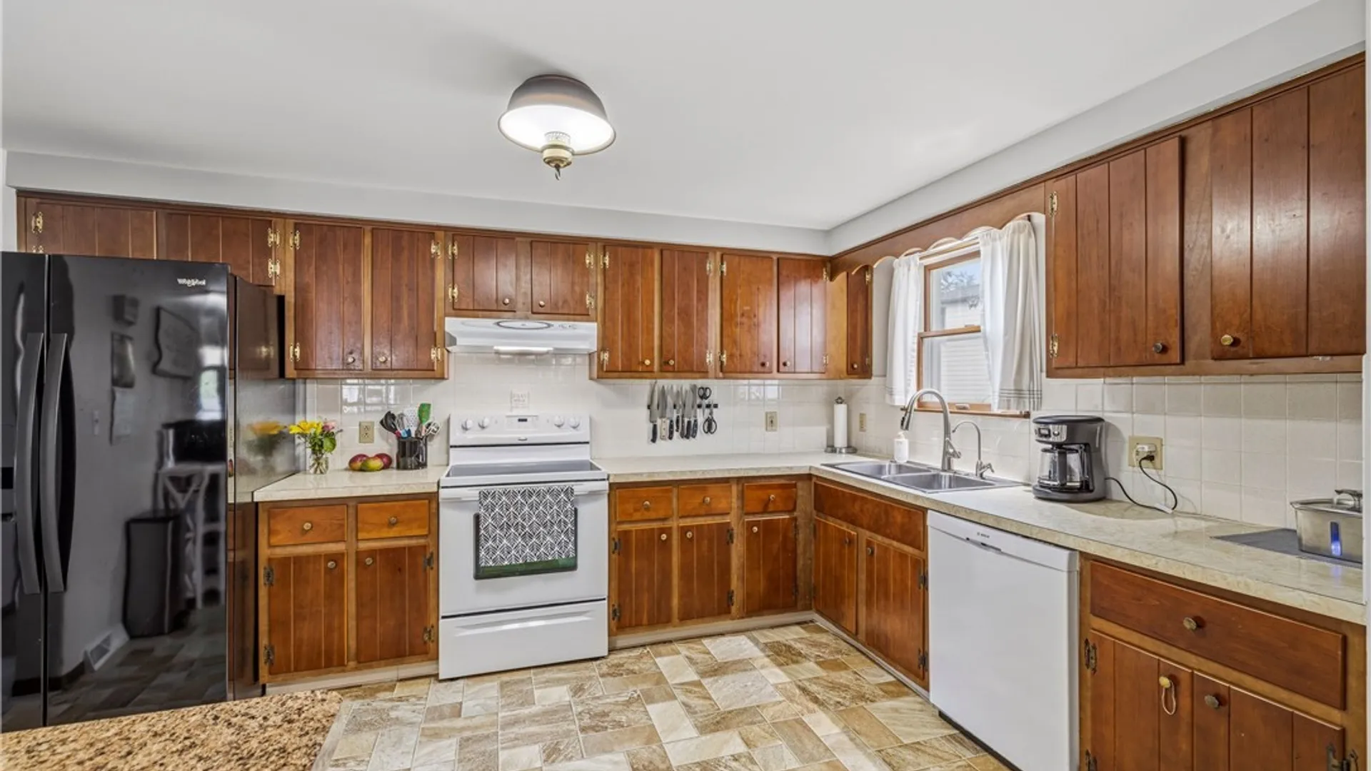 Property at 15 Glendale Terrace, Orchard Park, NY 14127 6