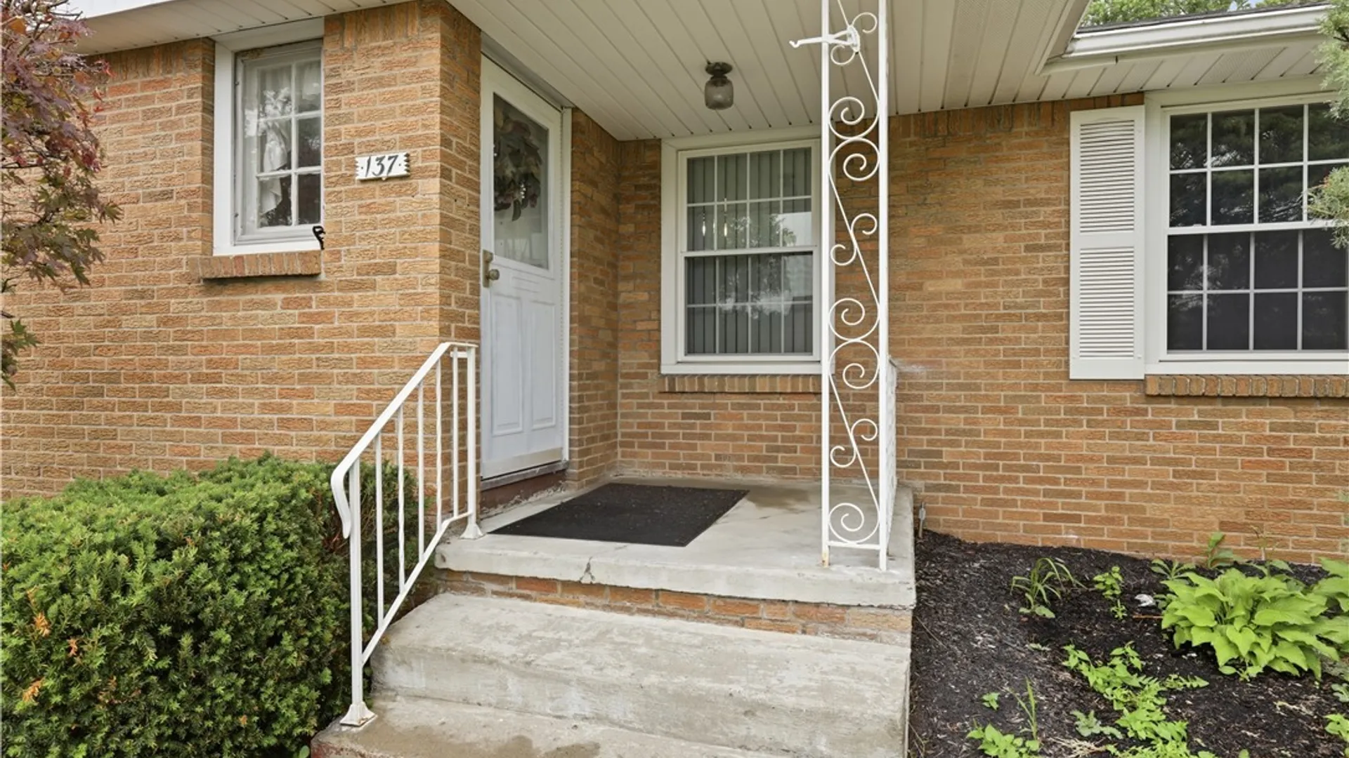 Property at 137 Cornwall Ave, Tonawanda, NY 14150 3