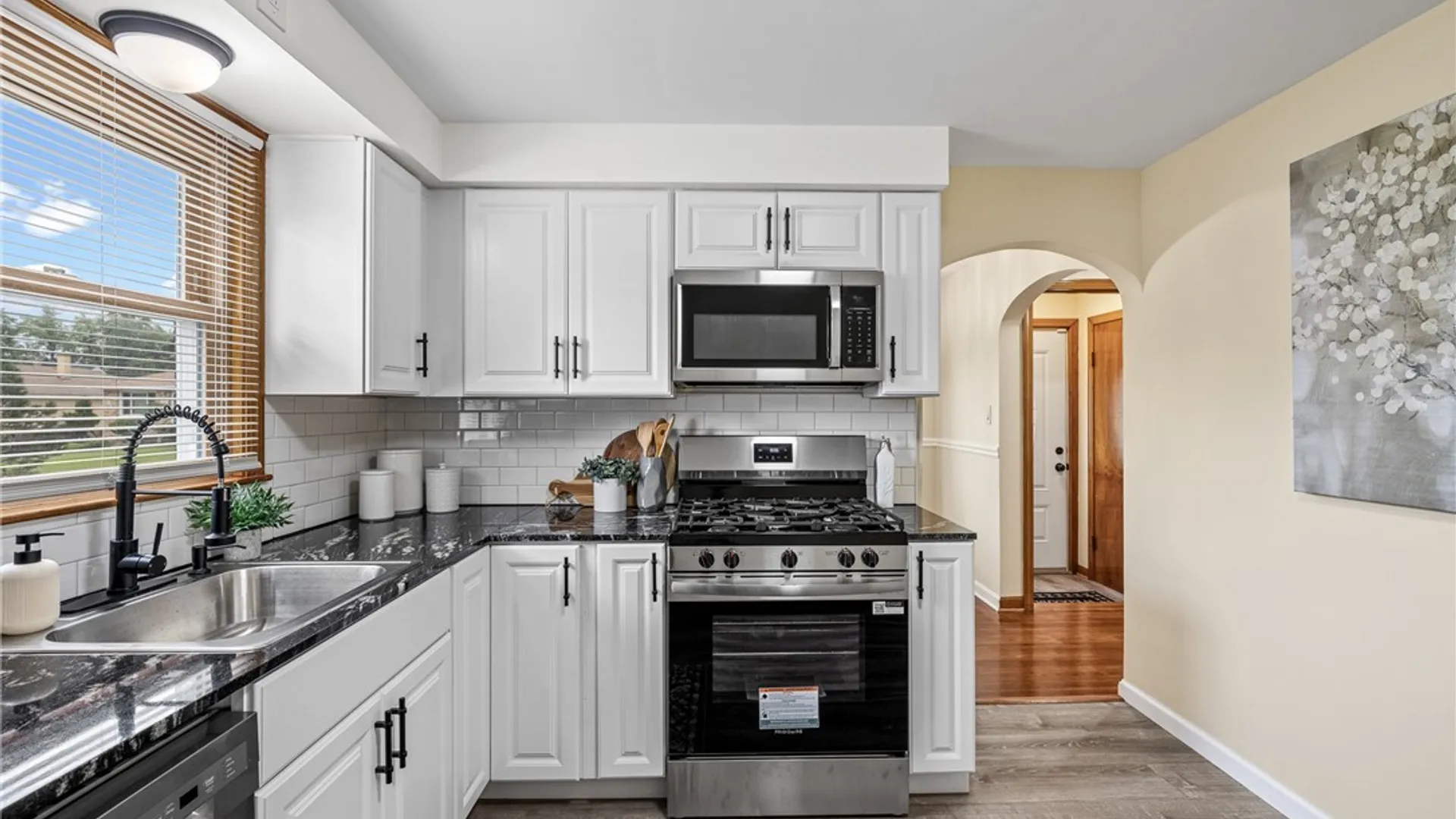 Property at 107 Alpine Place, Cheektowaga, NY 14225 7