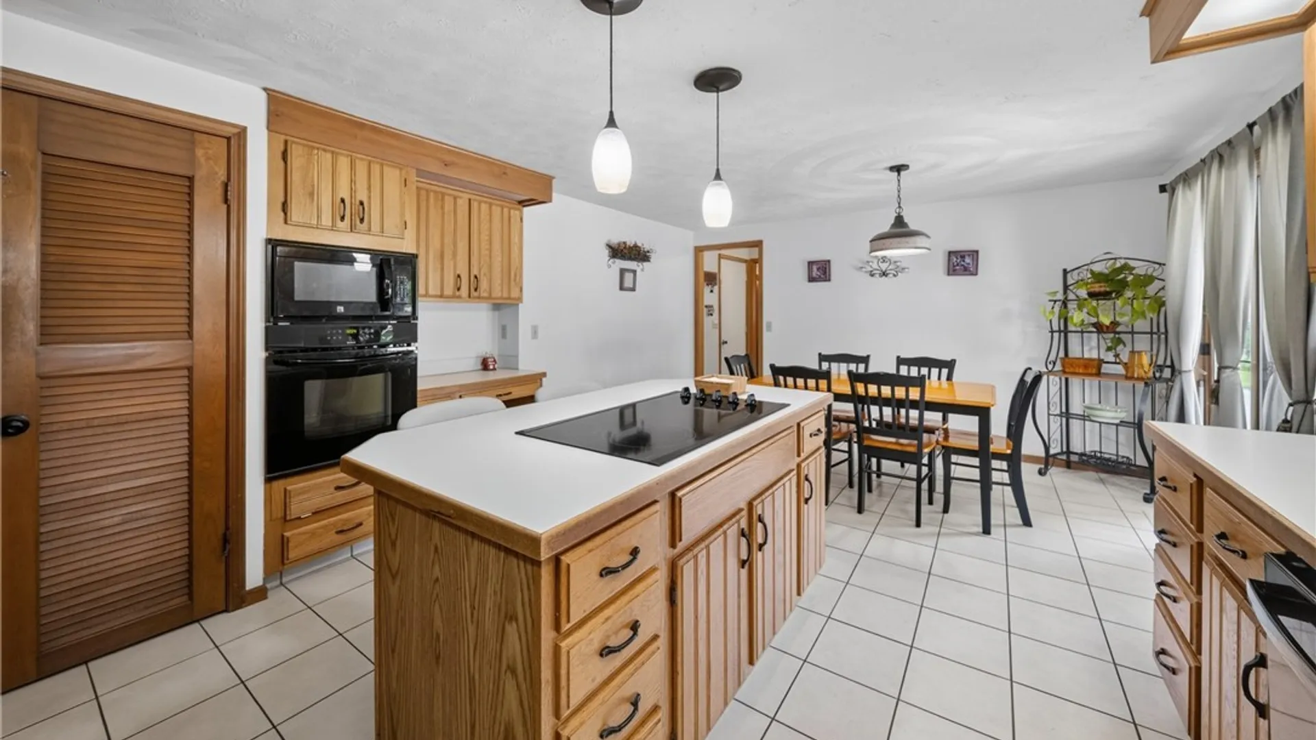 Property at 6310 Yulewood Circle, Cicero, NY 13039 24