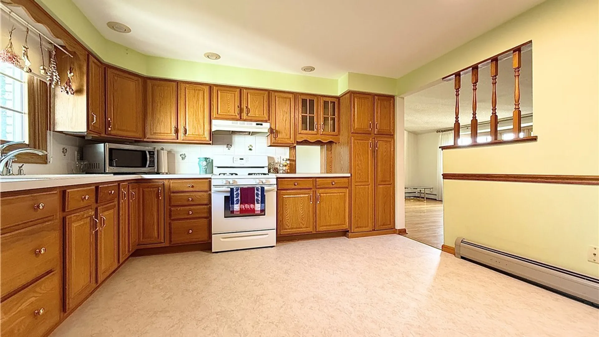 Property at 27 Mckenzie Court, Cheektowaga, NY 14227 14