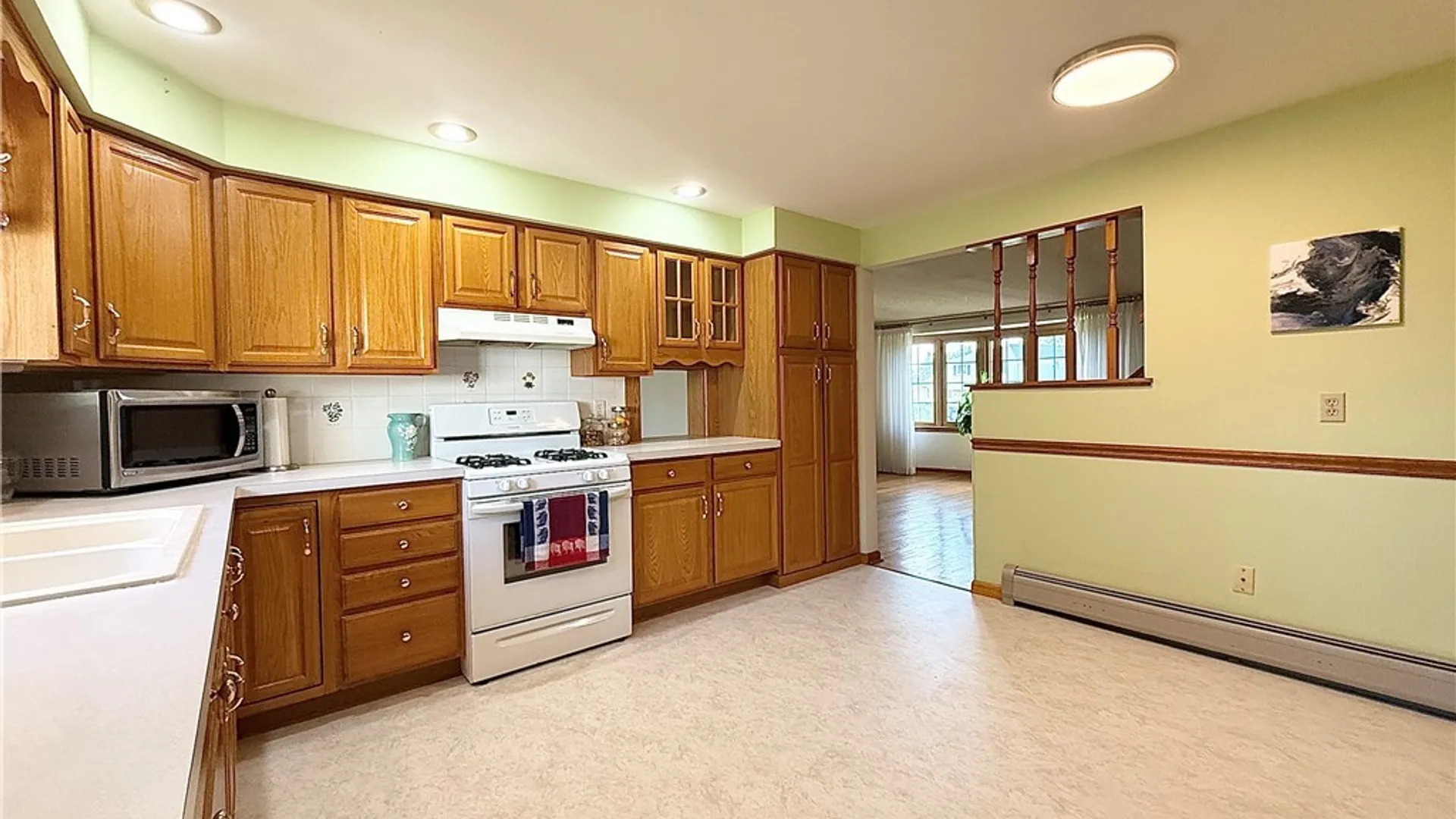 Property at 27 Mckenzie Court, Cheektowaga, NY 14227 16