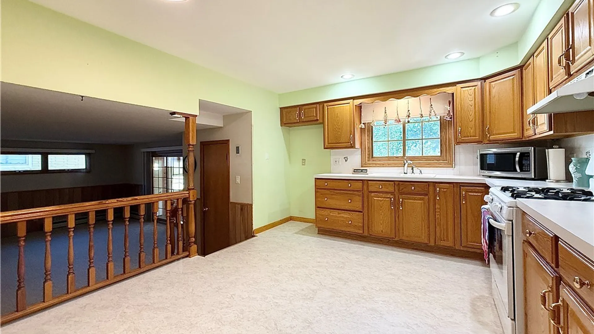Property at 27 Mckenzie Court, Cheektowaga, NY 14227 18