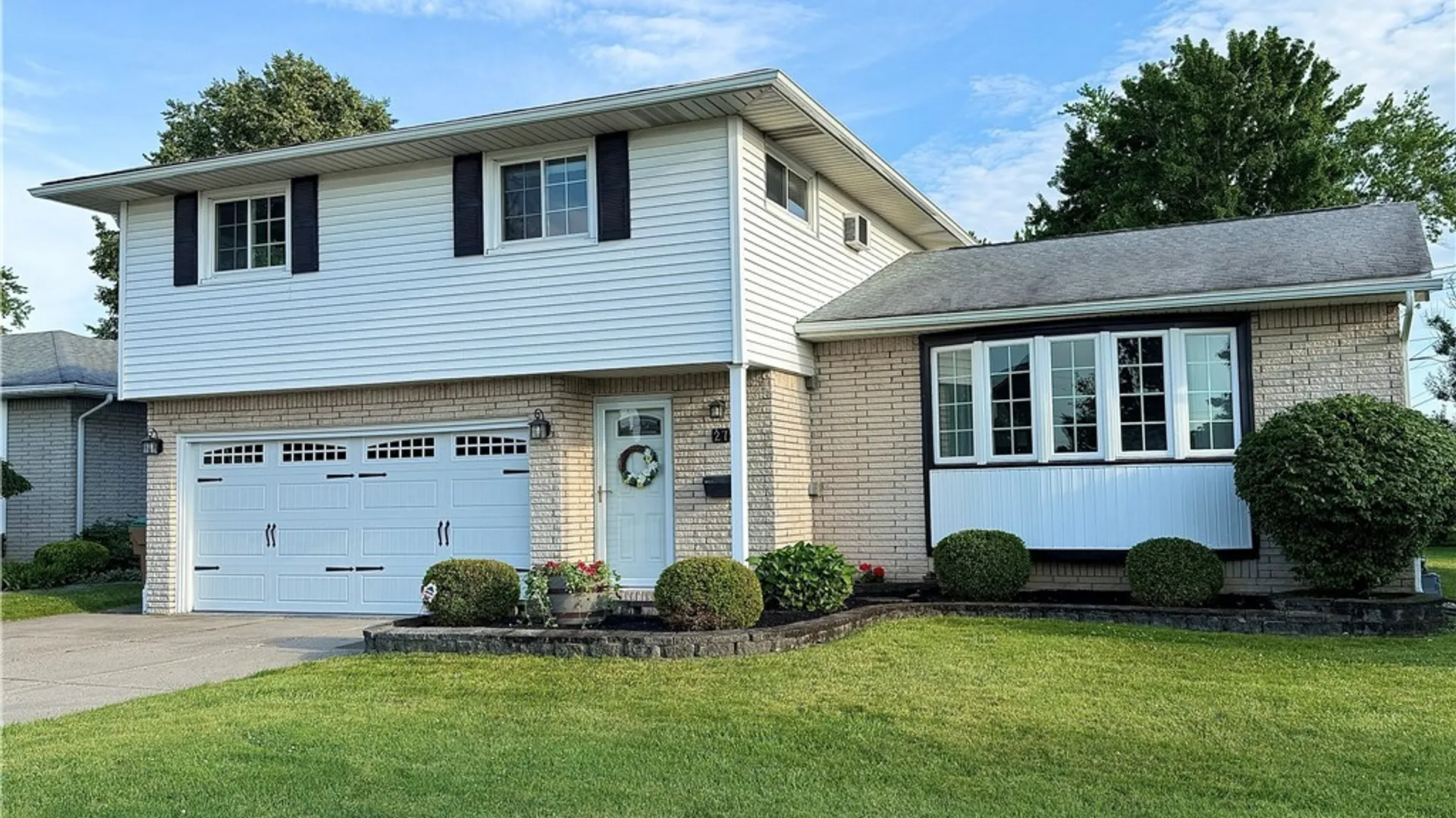 Property at 27 Mckenzie Court, Cheektowaga, NY 14227 2