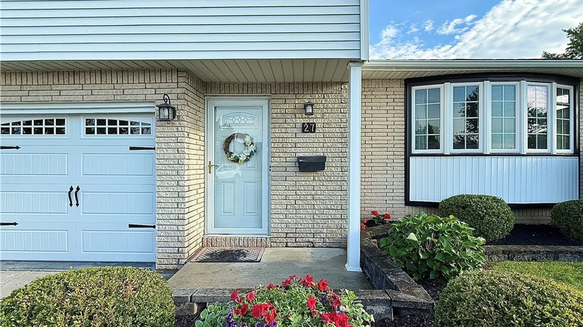 Property at 27 Mckenzie Court, Cheektowaga, NY 14227 3
