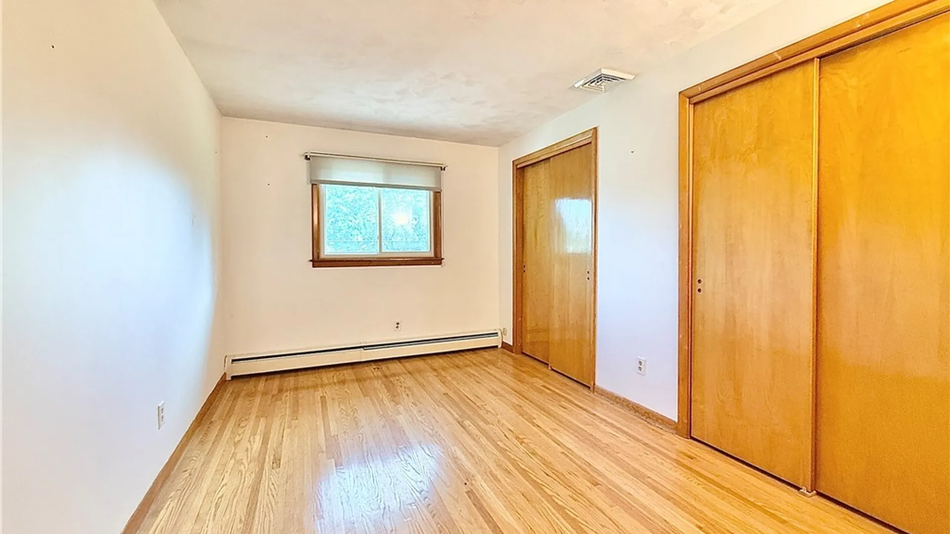 Property at 27 Mckenzie Court, Cheektowaga, NY 14227 32
