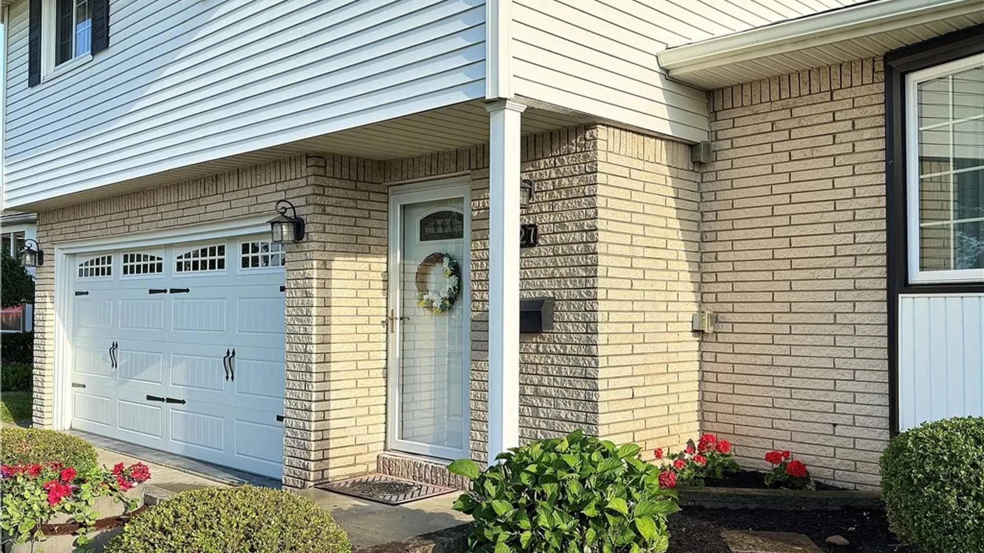 Property at 27 Mckenzie Court, Cheektowaga, NY 14227 4