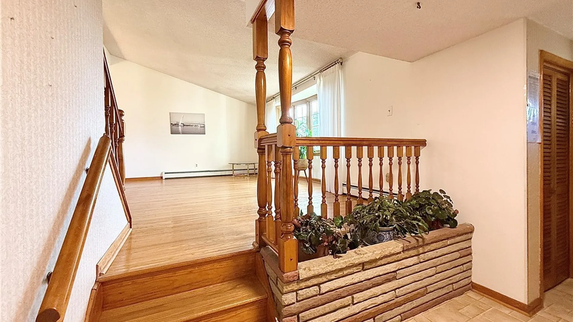 Property at 27 Mckenzie Court, Cheektowaga, NY 14227 7