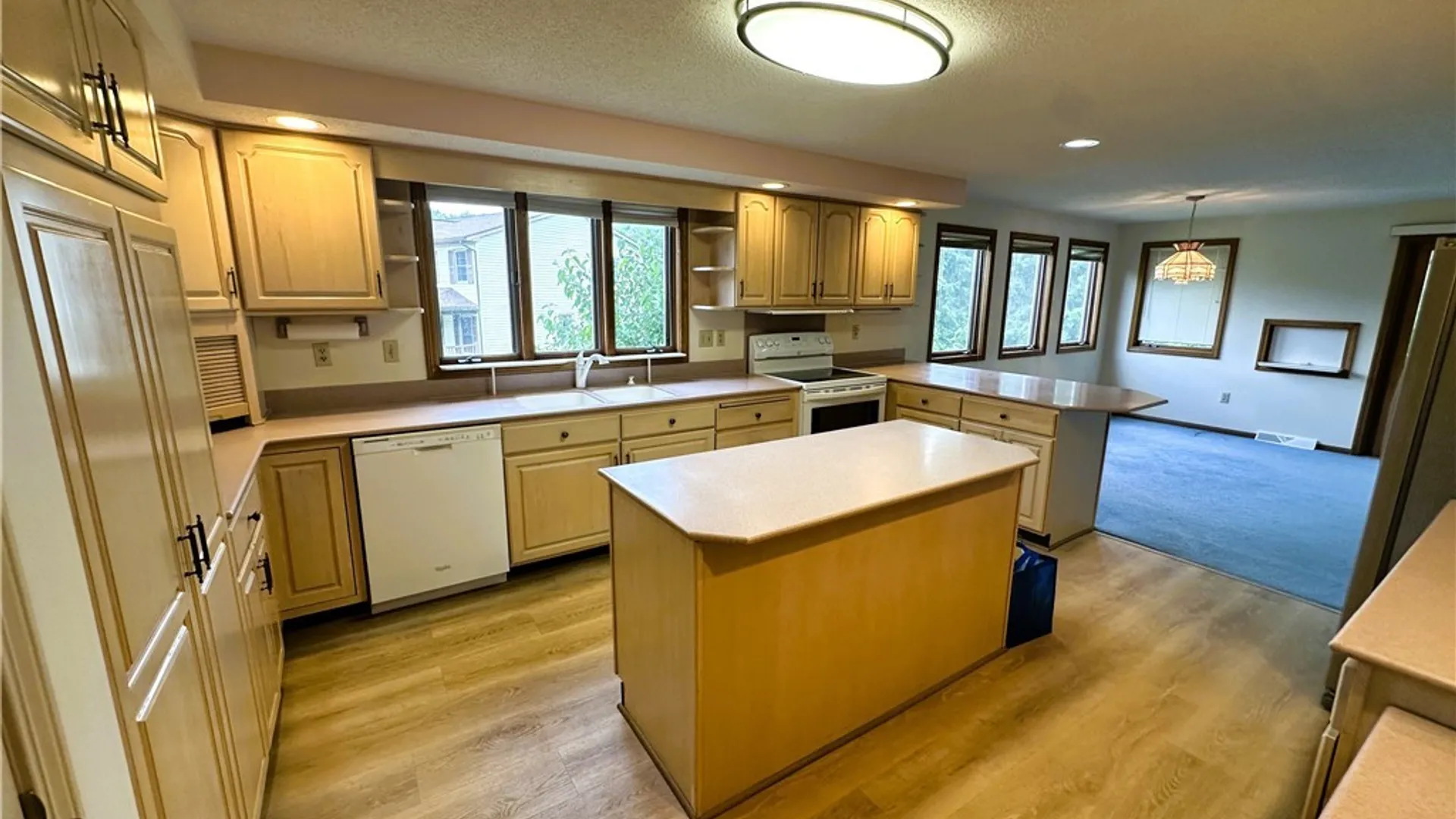 Property at 10 Westbury Court, Ellicott, NY 14701 10