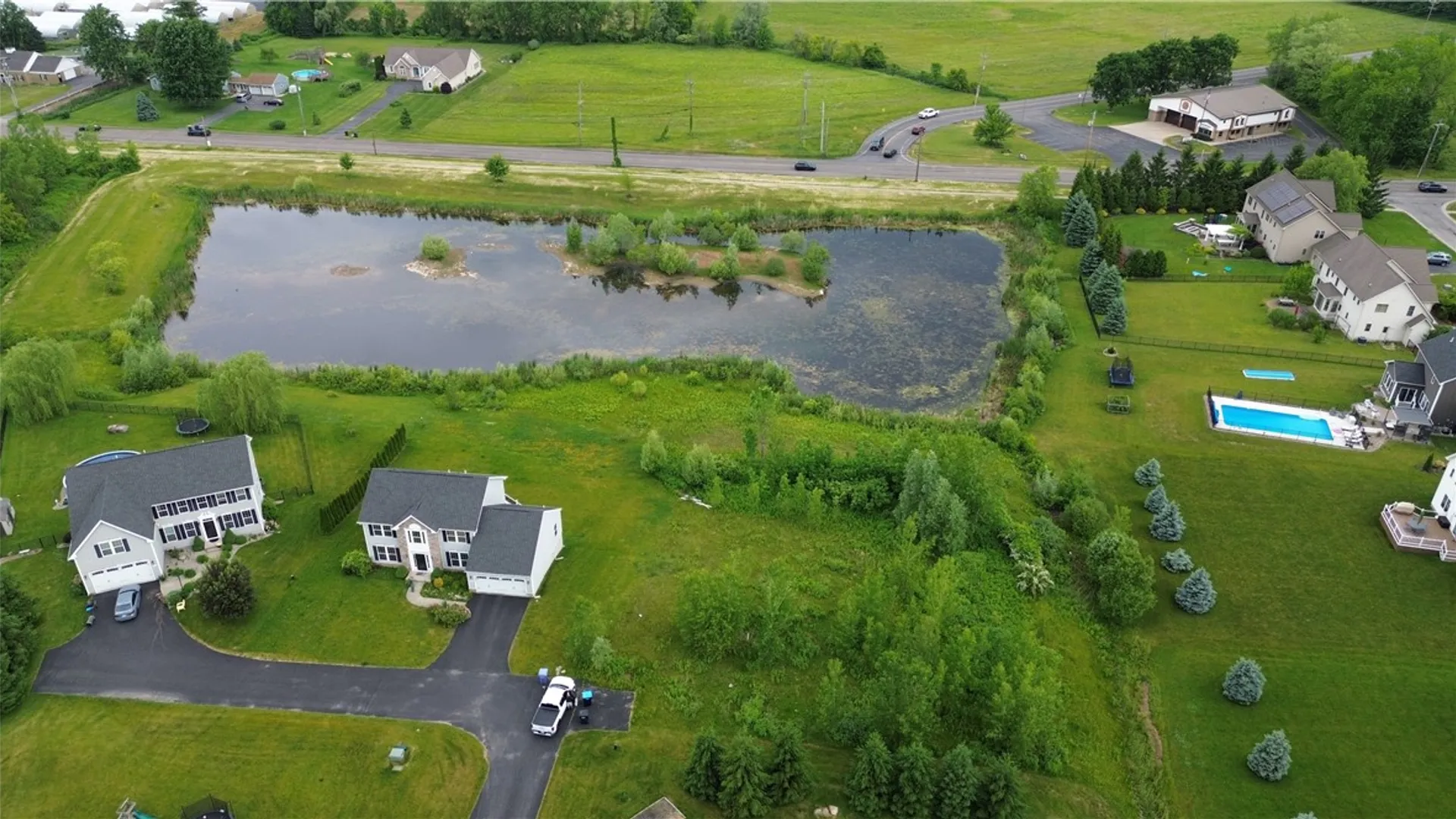 Property at 67 Kings Mill Ct, Penfield, NY 14526 2