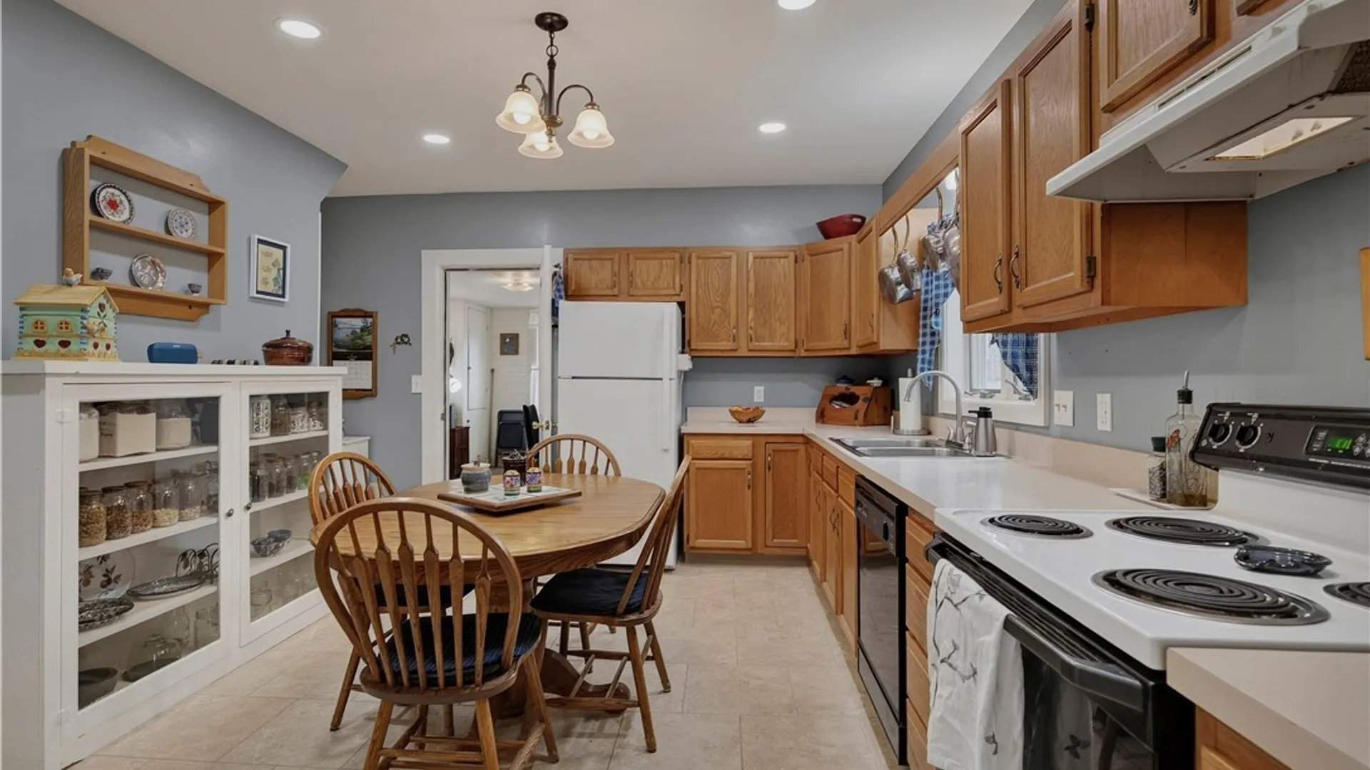 Property at 181 Sanger Avenue, Sangerfield, NY 13480 24