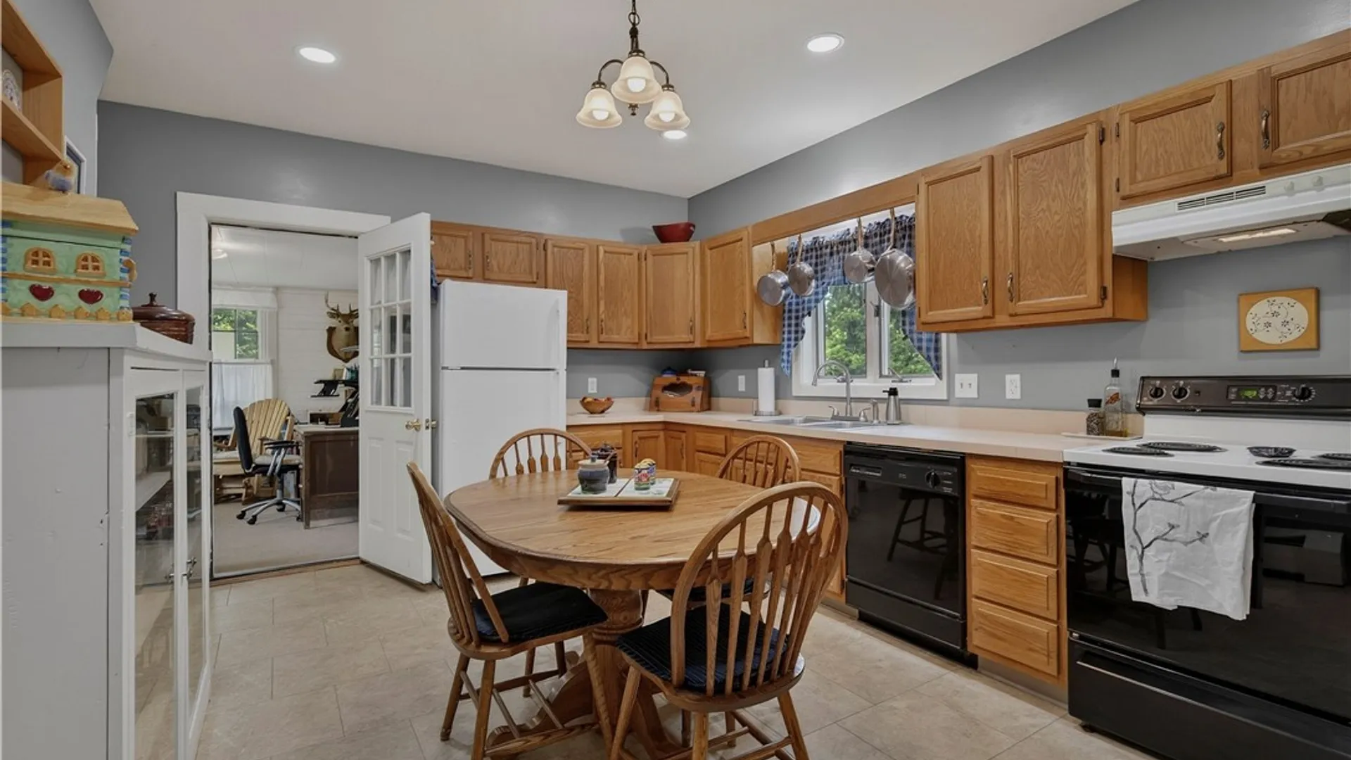 Property at 181 Sanger Avenue, Sangerfield, NY 13480 25