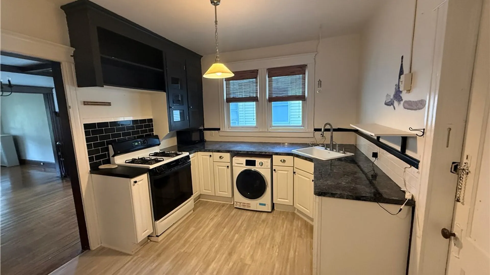 Property at 37 Inwood Place, Buffalo, NY 14209 9