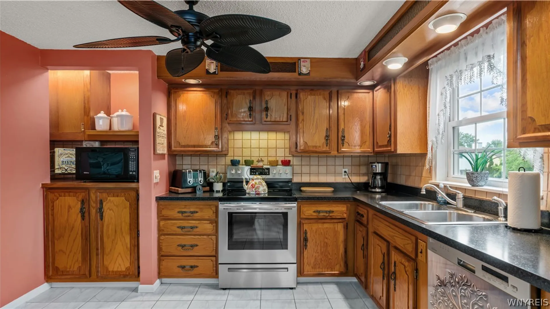 Property at 116 Roycroft Drive, West Seneca, NY 14224 4