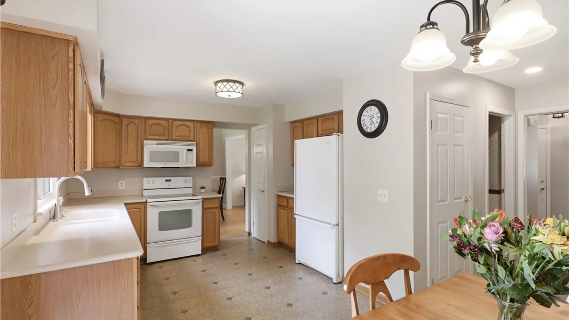 Property at 104 Willowbend Dr, Penfield, NY 14526 10
