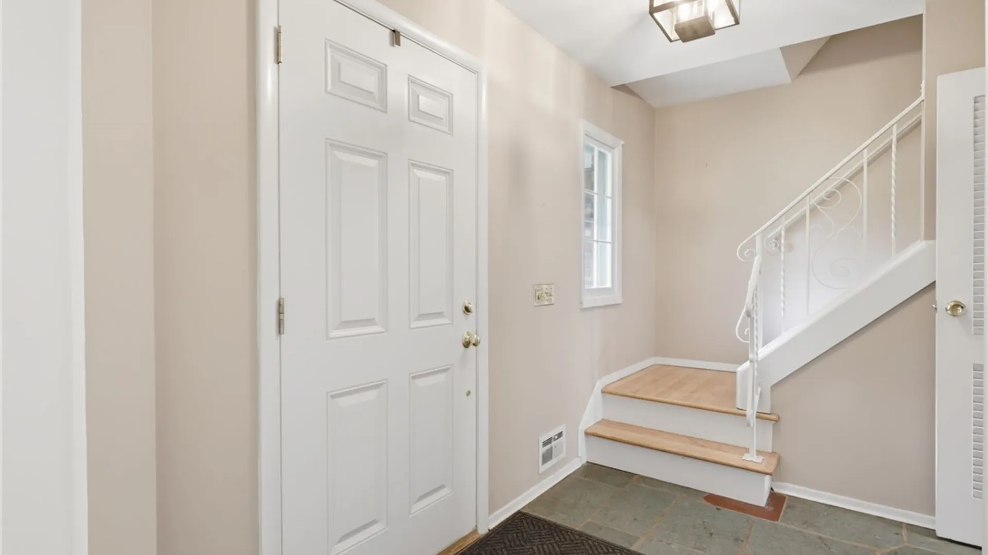 Property at 104 Willowbend Dr, Penfield, NY 14526 2