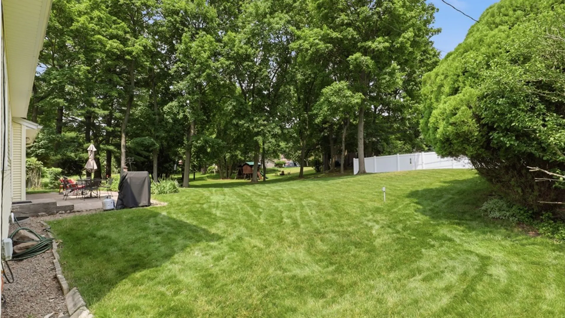 Property at 104 Willowbend Dr, Penfield, NY 14526 34
