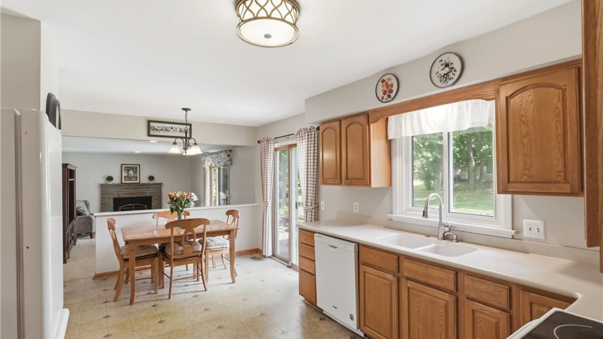 Property at 104 Willowbend Dr, Penfield, NY 14526 8
