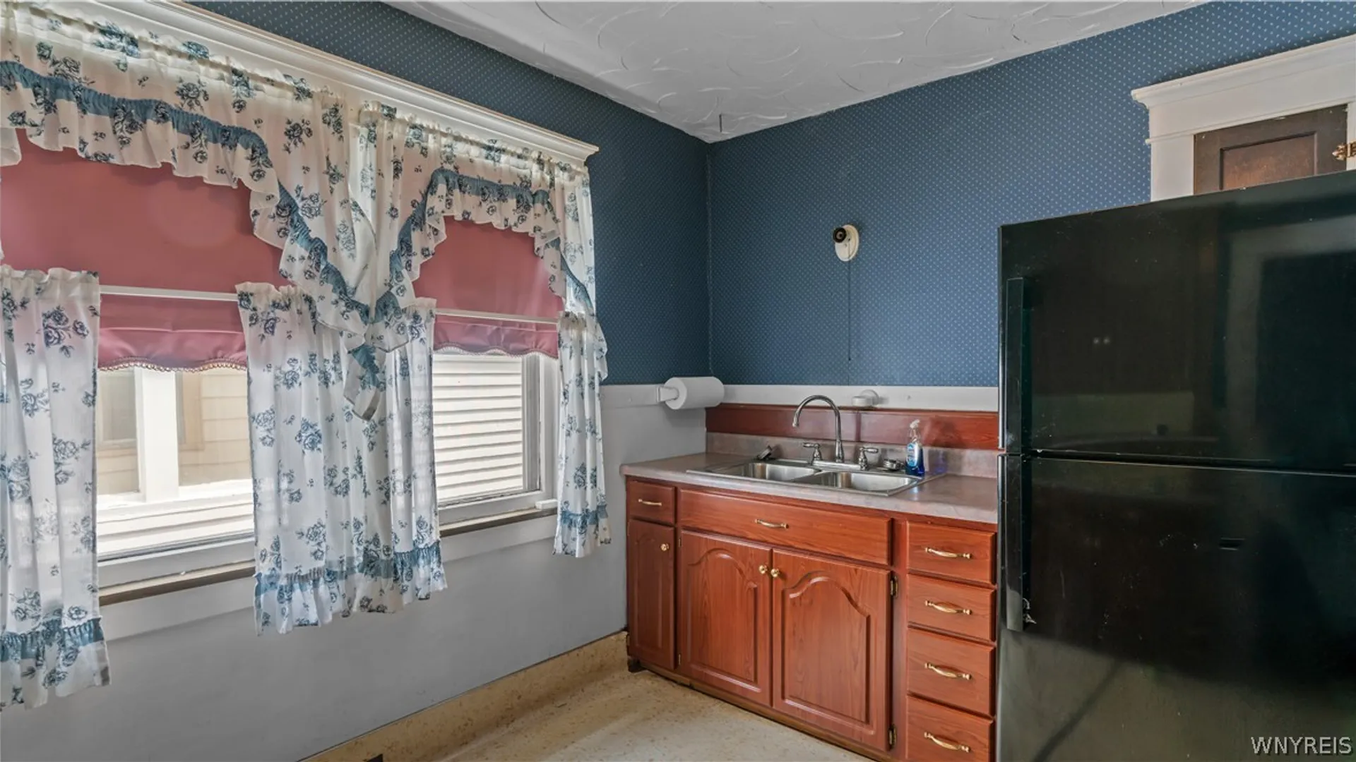 Property at 247 Rounds Avenue, Buffalo, NY 14215 11
