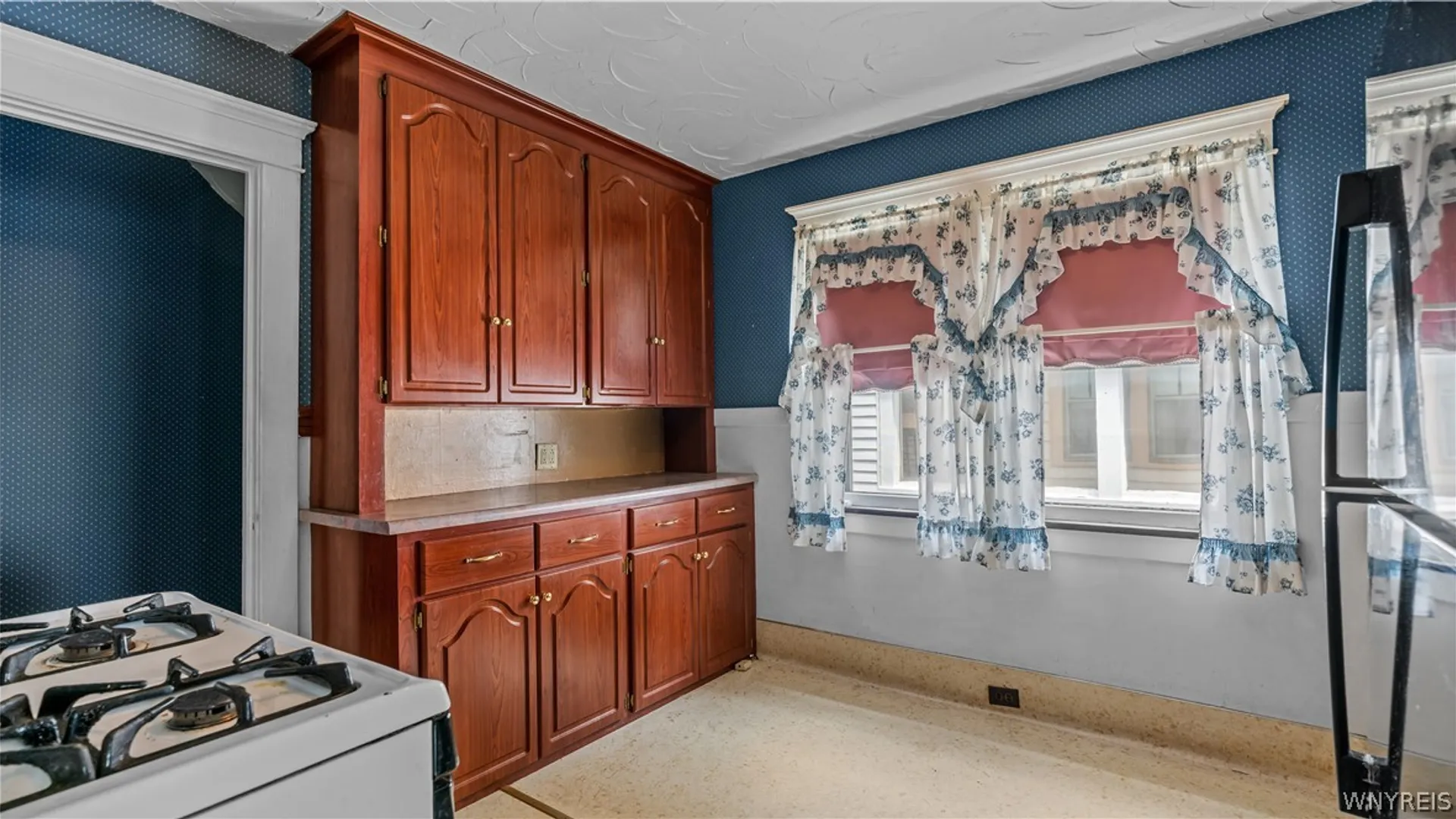 Property at 247 Rounds Avenue, Buffalo, NY 14215 14
