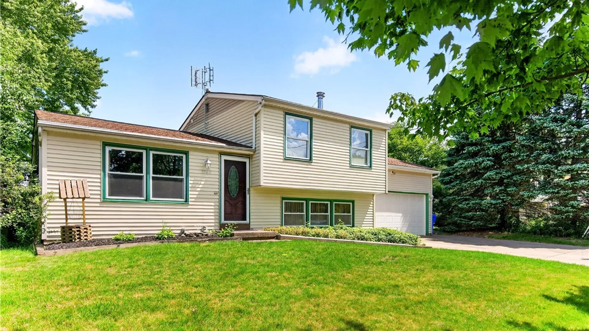 Property at 3940 Harvard Street, Hamburg, NY 14075 3
