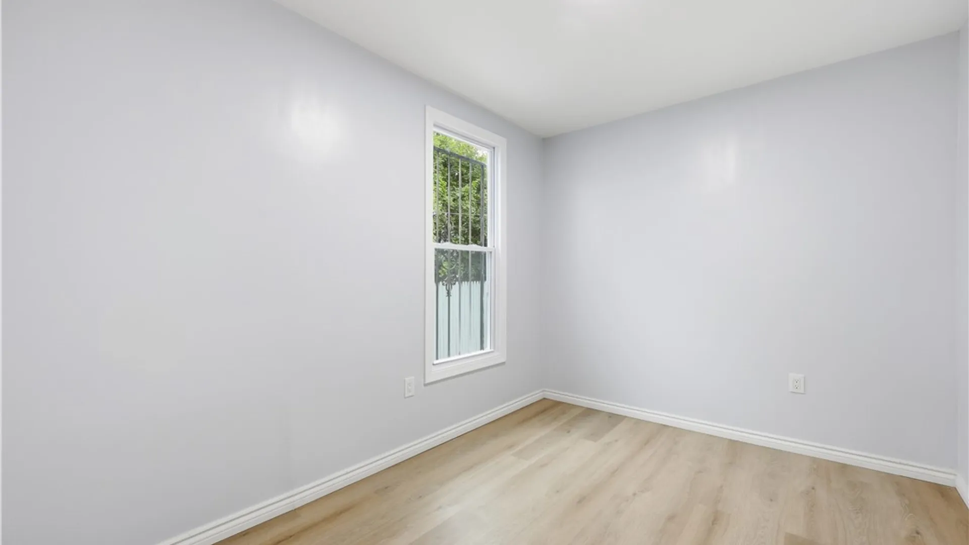 Property at 46 Woodlawn Avenue, Buffalo, NY 14209 15