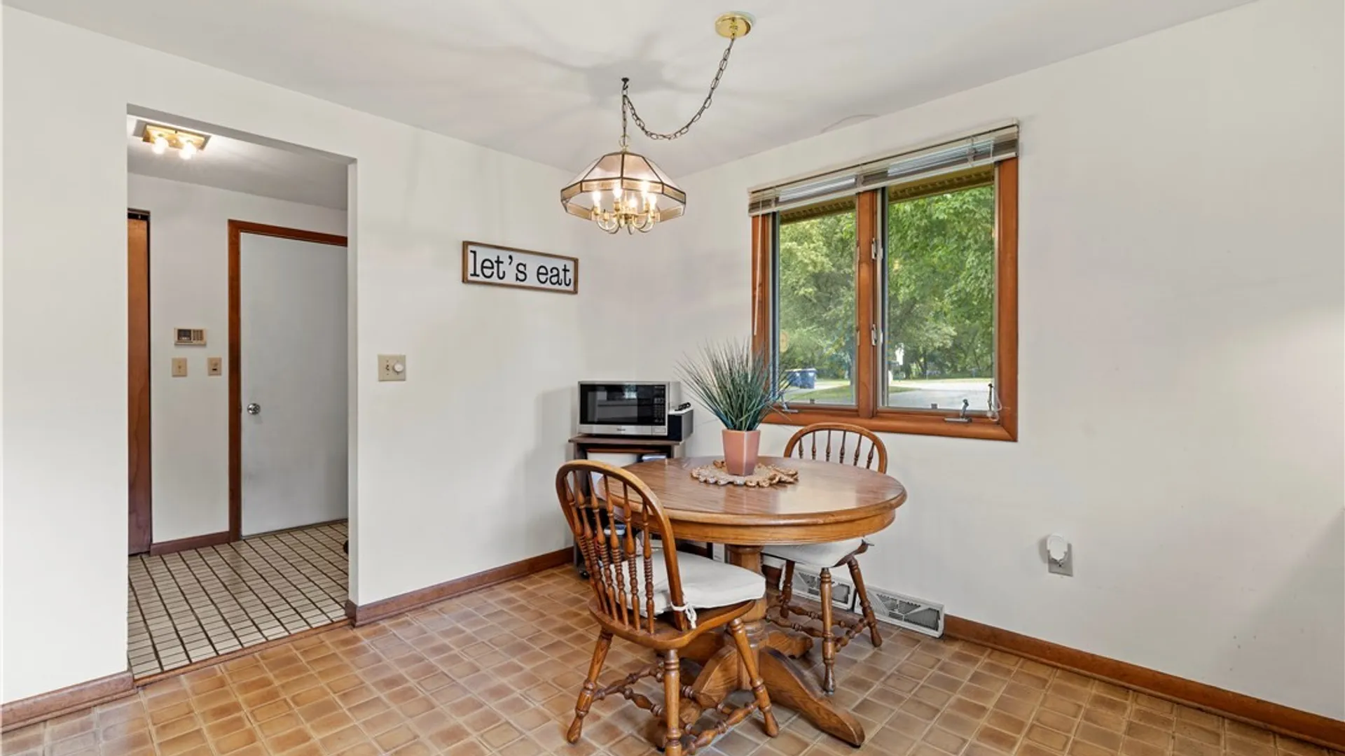 Property at 202 Weatheridge Drive, Camillus, NY 13031 13