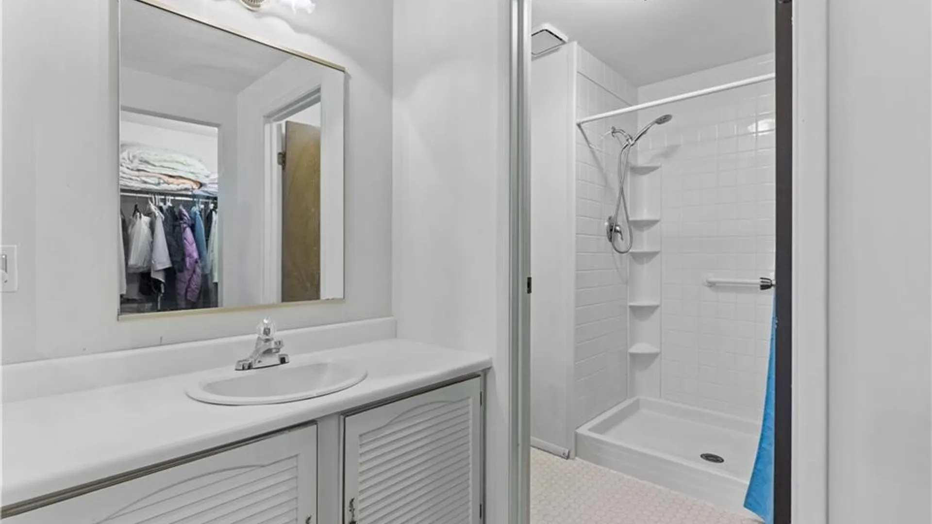 Property at 2 Hunters Pointe, Pittsford, NY 14534 20
