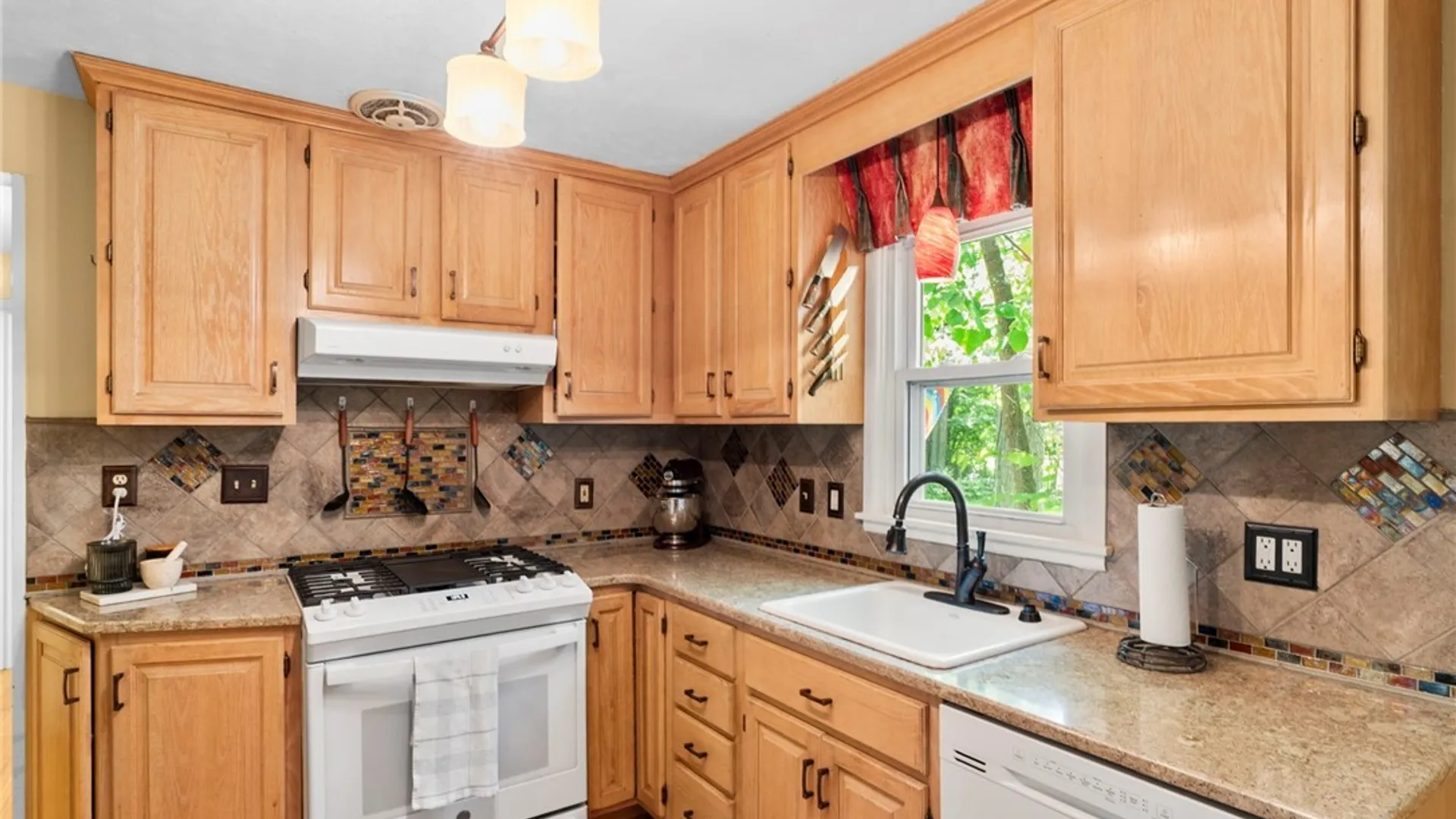 Property at 708 The Circle Drive, Lewiston, NY 14092 6