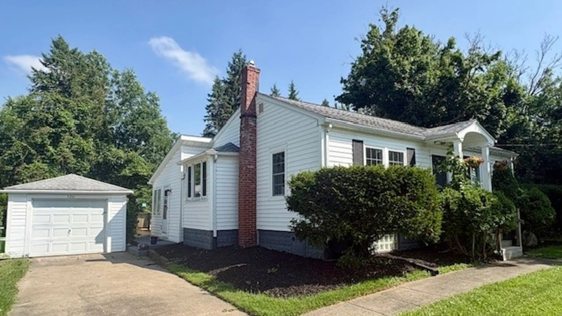 Property at 5201 Scranton Road, Hamburg, NY 14075 3