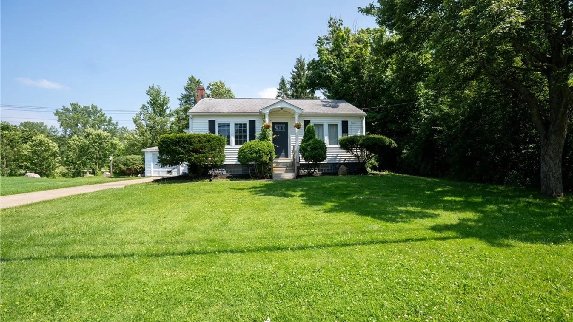 Property at 5201 Scranton Road, Hamburg, NY 14075 4