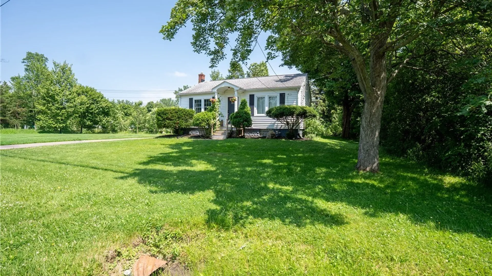 Property at 5201 Scranton Road, Hamburg, NY 14075 5