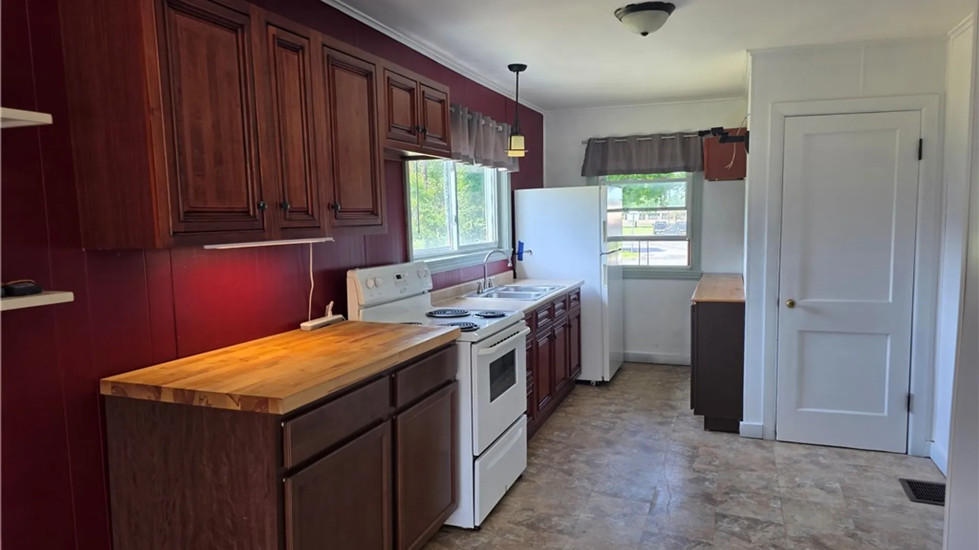 Property at 1027 Gwinn Street, Shelby, NY 14103 4