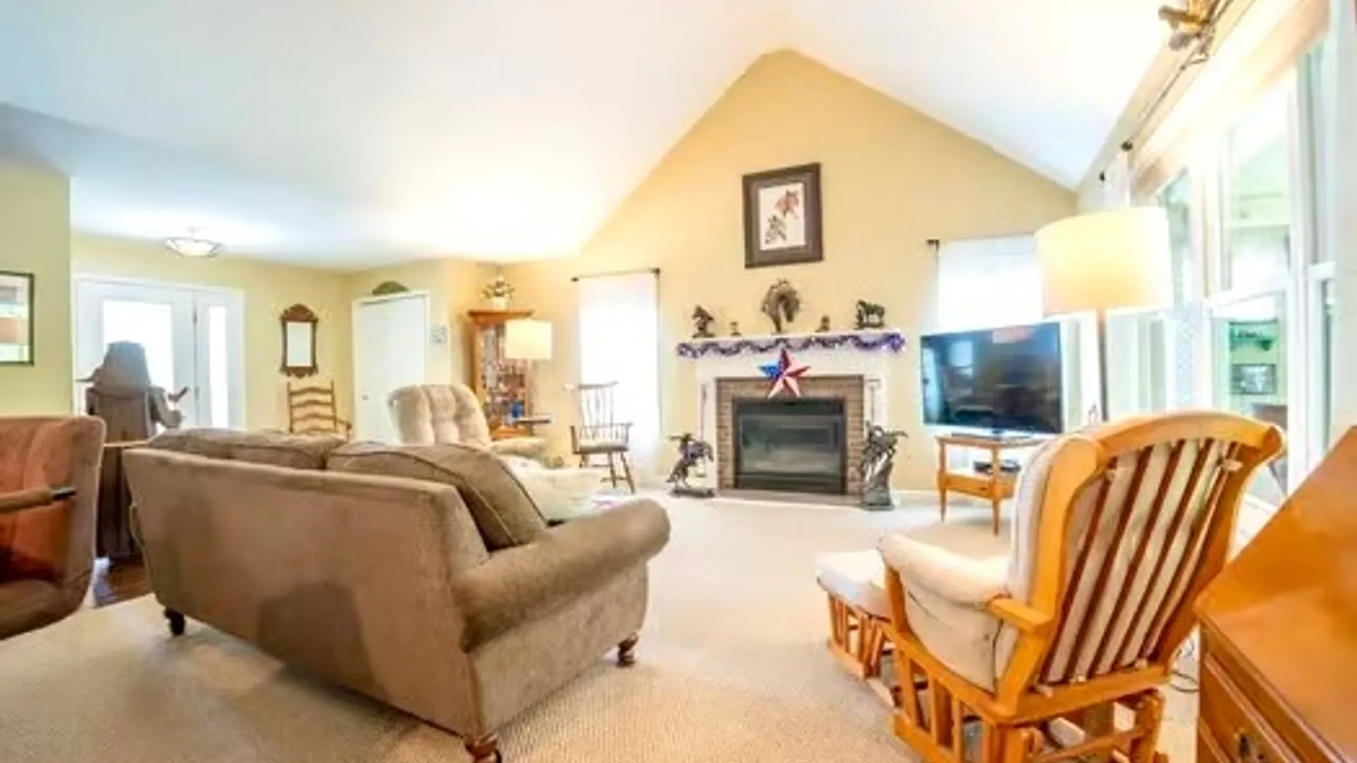 Property at 55 Chancellor Lane, West Seneca, NY 14224 5
