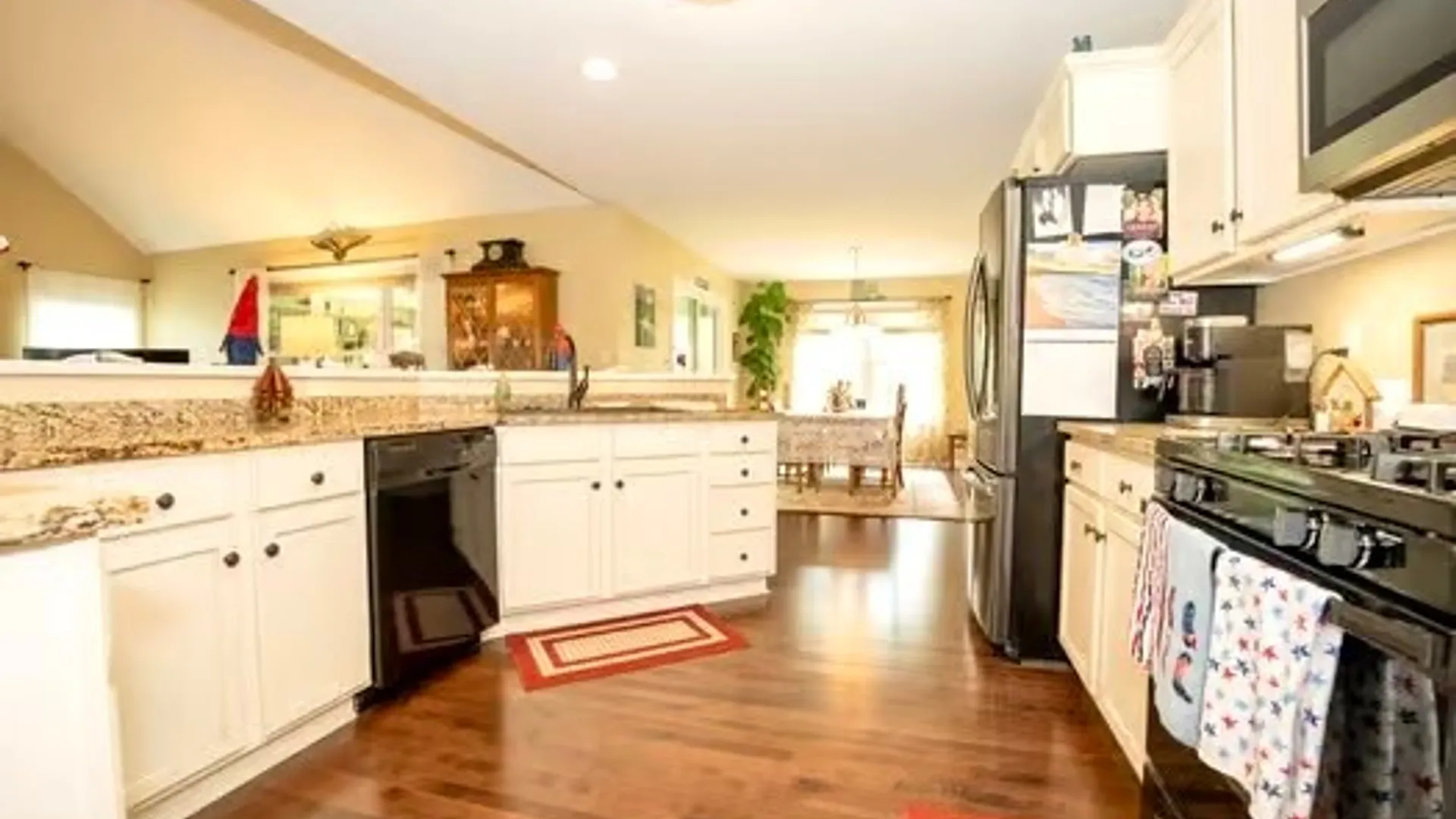 Property at 55 Chancellor Lane, West Seneca, NY 14224 8