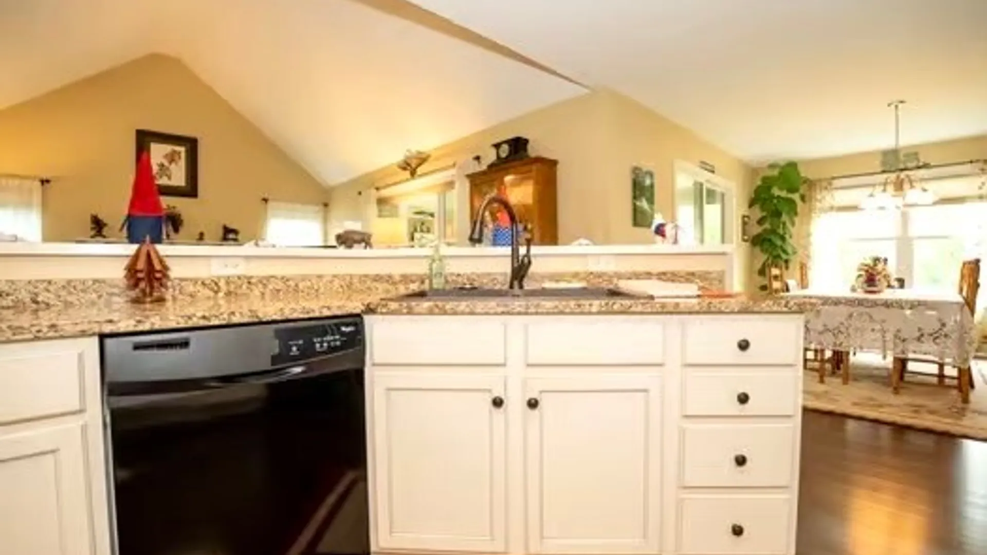 Property at 55 Chancellor Lane, West Seneca, NY 14224 9