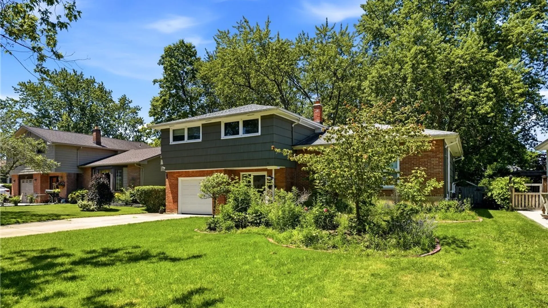 Property at 10 Cottonwood Drive, Amherst, NY 14221 2