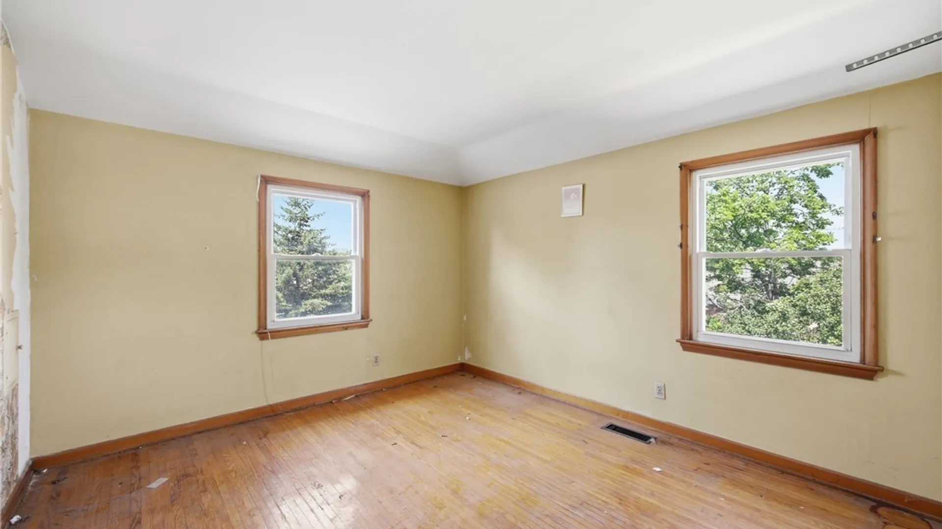 Property at 221 Woodmere Drive, Tonawanda, NY 14150 24