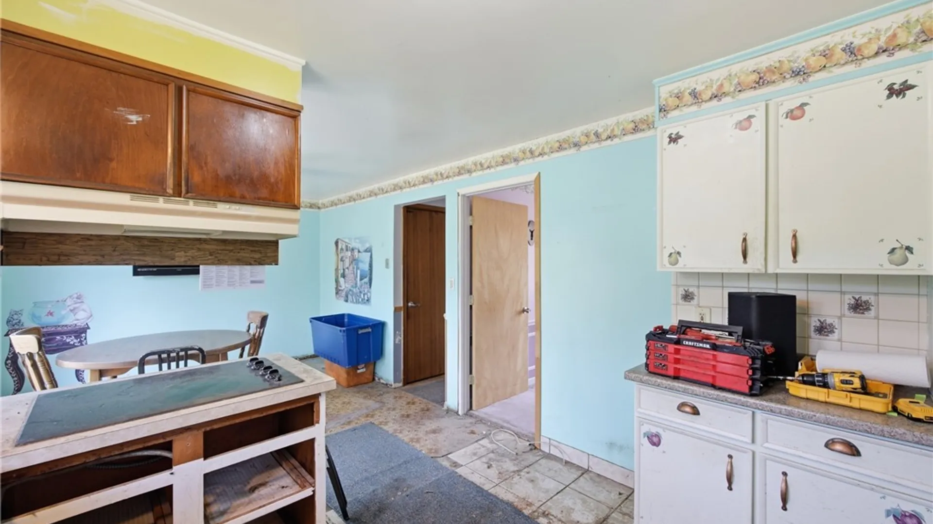 Property at 221 Woodmere Drive, Tonawanda, NY 14150 9
