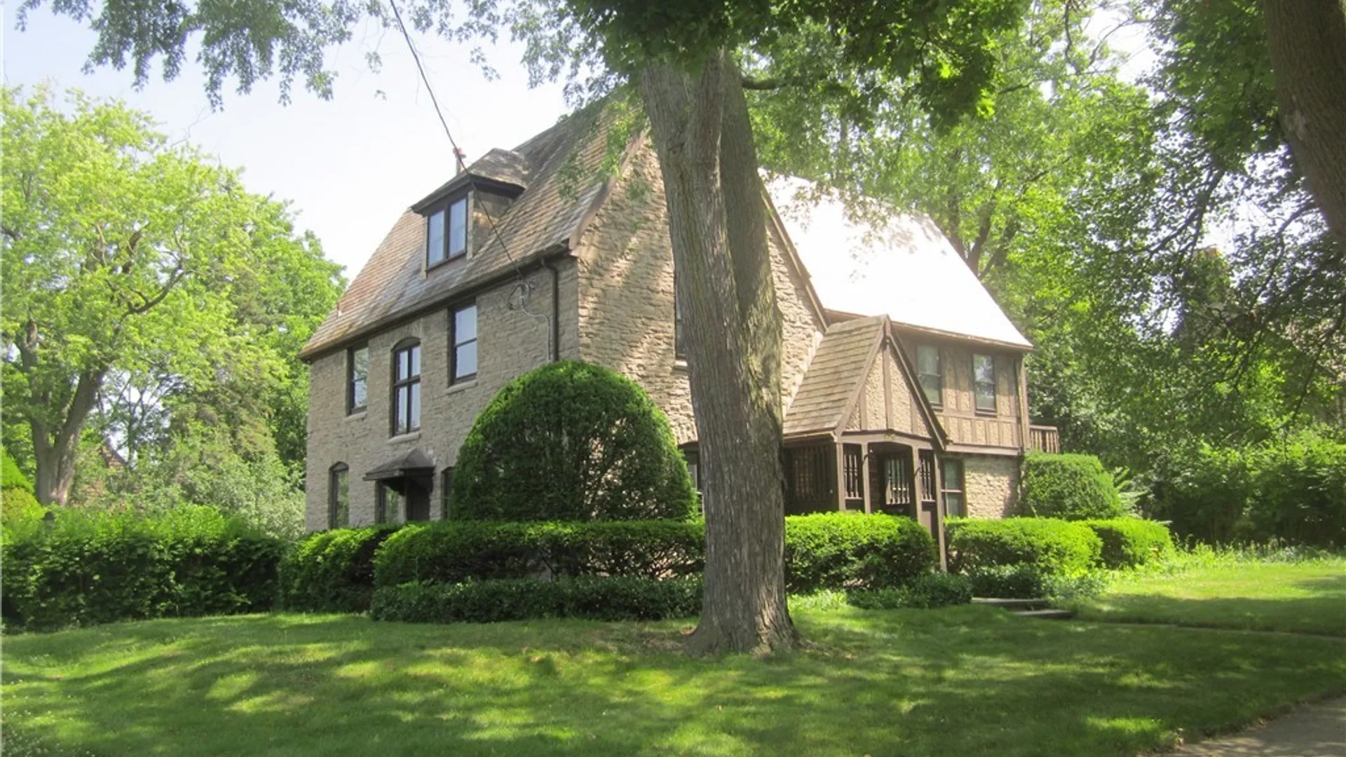 Property at 910 James Avenue, Niagara Falls, NY 14305 3