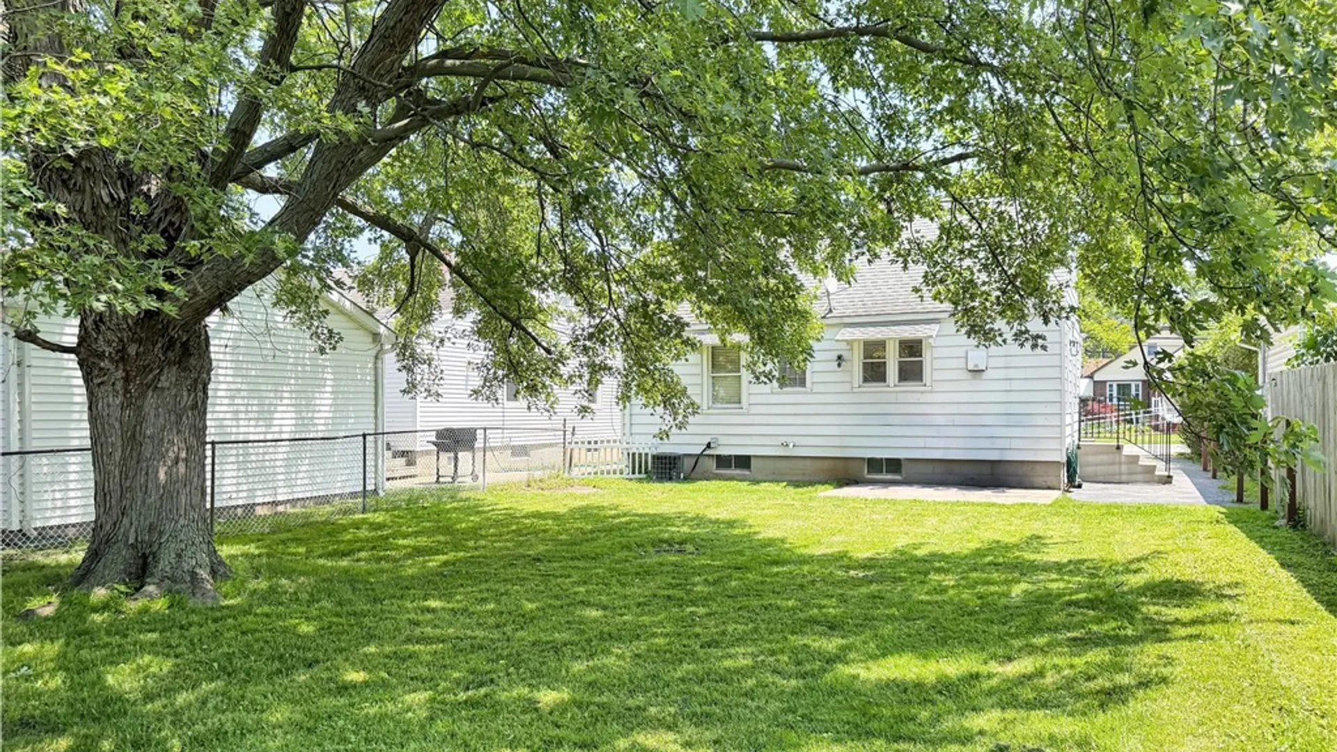 Property at 878 Beach Road, Cheektowaga, NY 14225 7