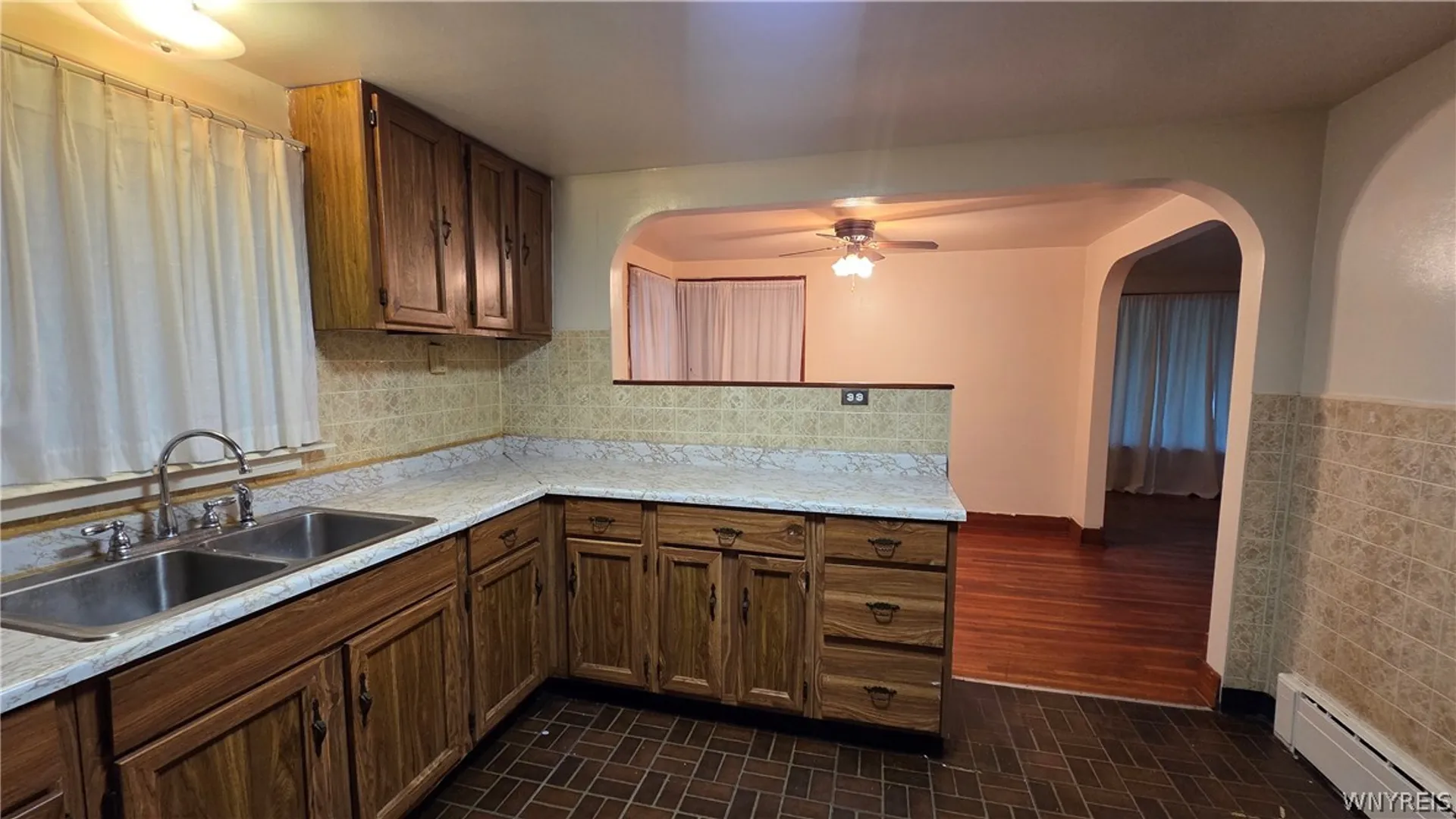 Property at 17 Suffolk Street, Buffalo, NY 14215 10