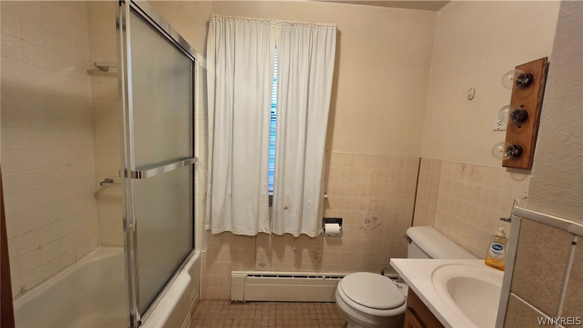 Property at 17 Suffolk Street, Buffalo, NY 14215 15