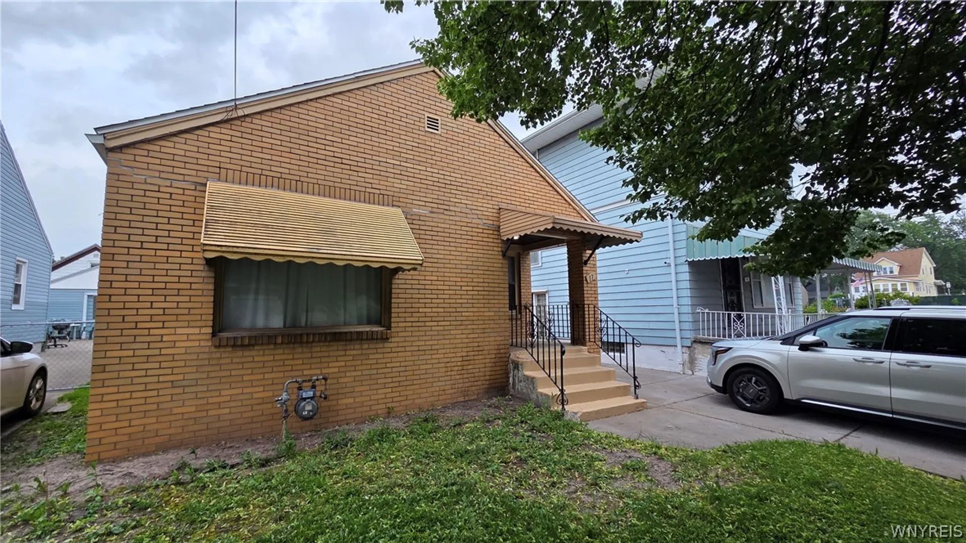 Property at 17 Suffolk Street, Buffalo, NY 14215 2